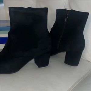 White Mountain Elegant Black Suede Heeled Boots